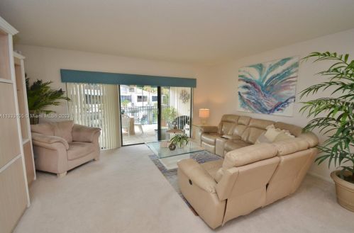 14528 Balgowan Rd, Hialeah FL  33016-6436 exterior