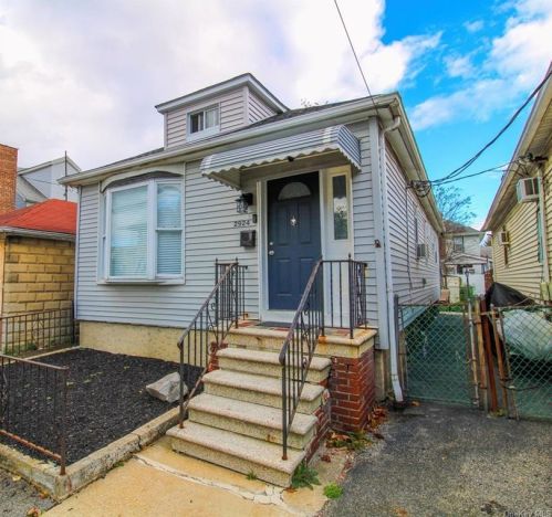 2924 Barkley Ave, Bronx, NY 10465-2126