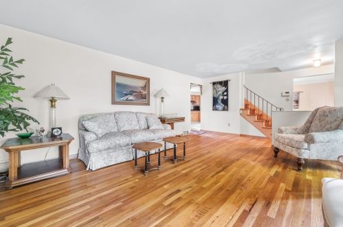 4974 Wheaton Dr, Pittsburgh, PA 15236-2033