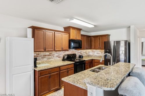 2328 19th Pl, Cape Coral, FL 33909-4603