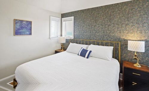 1564 Gulf Bch Dr, Saint George Island FL  32328-3106 exterior