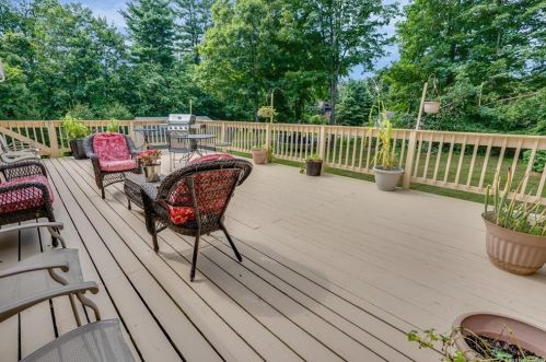 1754 Strawberry Rd, Mohegan Lake, NY 10547-1045