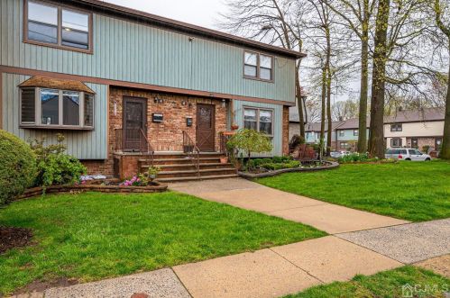 41 Highview Dr, Woodbridge, NJ 07095-3904