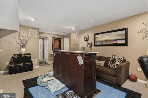 5344 Satterfield Dr, Woodbridge VA  22193-3408 exterior