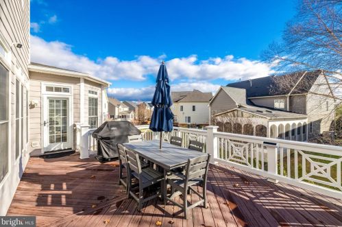 43331 Riverpoint Dr, Leesburg VA 20176-1296 exterior