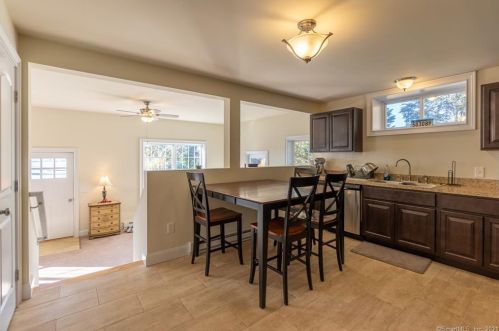 611 Military Hwy, Groton CT 06340-2468 exterior