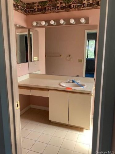 52 Arthur Ct, Rye Brook NY  10573-3153 exterior