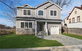 1842 Thomas St, North Merrick, NY 11566-2653