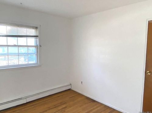 107 Rogues Path, Huntington Station NY 11746-2736 exterior