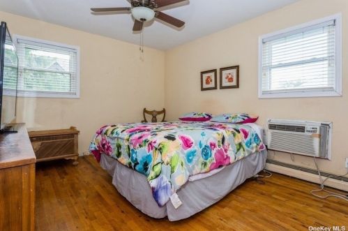 2837 Robert Ln, North Bellmore NY  11710-2927 exterior