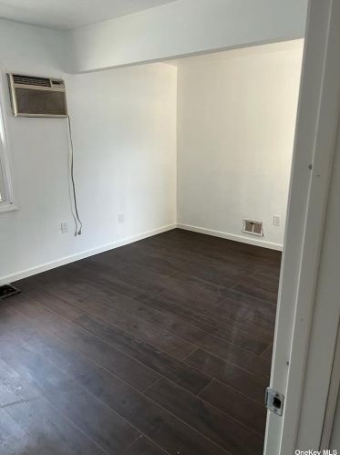 20 Carlls Path, Babylon NY  11703-1726 exterior