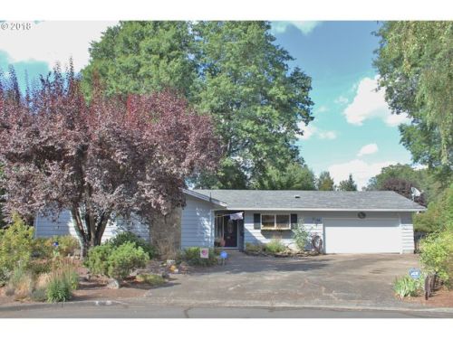 40 Smith Ct, Woodburn, OR 97071-4513