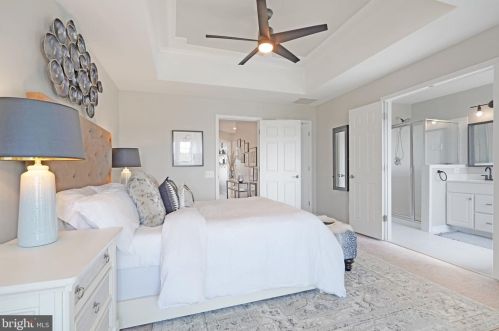 8231 Singleleaf Ln, Lorton VA  22079-5634 exterior