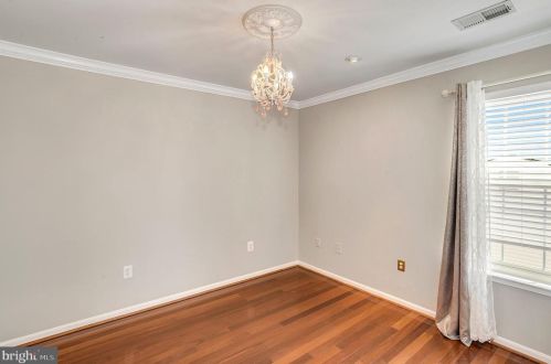 6733 Sutton Oaks Way, Gainesville VA  20155-1489 exterior