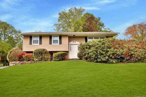 776 Granite Springs Rd, Yorktown Hgts, NY 10598-3415