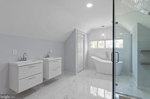 603 Crystal Lake Ave, Tavistock NJ  08033-2711 exterior