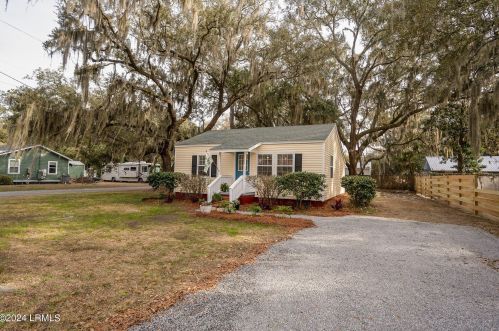 1102 Lafayette St, Beaufort, SC 29902-4016