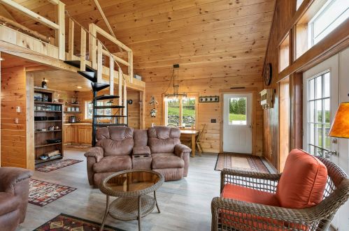 127 Bennett Hl Rd, Columbia NH  03576-3308 exterior