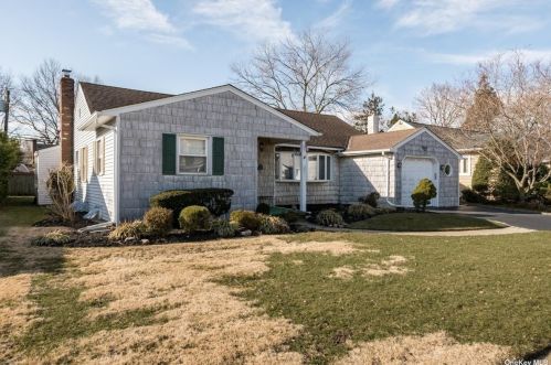 3598 Roger Dr, North Wantagh, NY 11793-2627