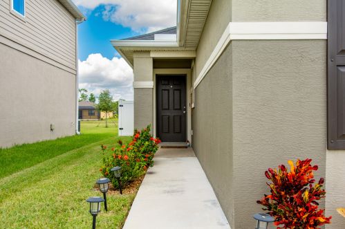 5605 Pine Trail Cir, Fort Pierce, FL 34983