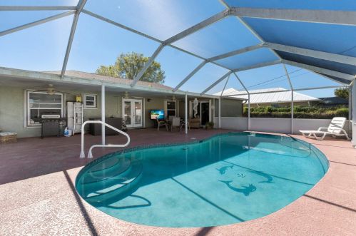 107 Ridgecrest Dr, Fort Pierce FL  34953-5450 exterior