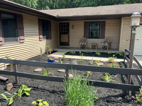 16738 Valley Forge Ln, Granger, IN 46530-8690