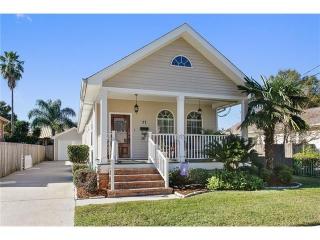 77 Metairie Ct, Metairie, LA 70001-3072