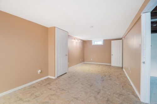 5 Lincoln St, North Haven CT  06473-1807 exterior