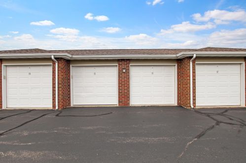 6672 102nd St, Kenosha WI  53158-3384 exterior