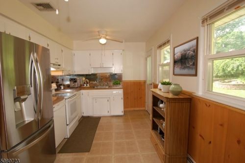 12 Tobyhanna Trl, Hopatcong NJ  07843-1024 exterior