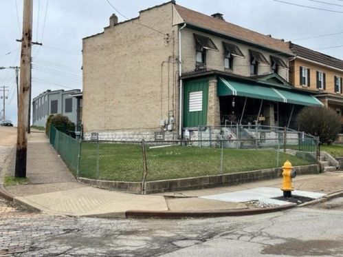 7440 Irvine St, Pittsburgh, PA 15218-2424