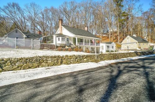 1735 Hunterbrook Rd, Yorktown Hgts, NY 10598-6231
