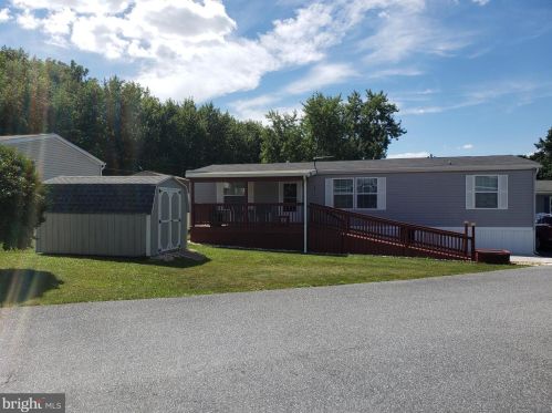 36 Hazel Cir, Navy Sup Dpt, PA 17050-3634