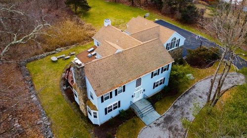 120 Brookhollow Ln, Stamford, CT 06902-1035