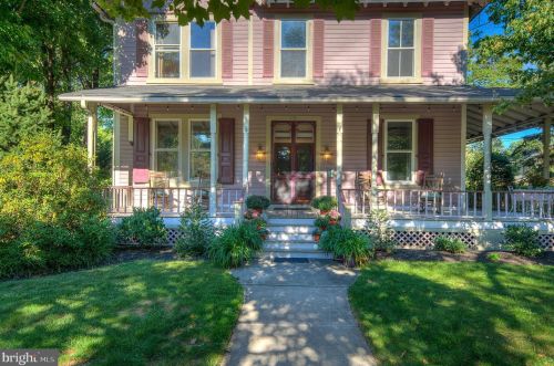 105 Main St, Riverton, NJ 08077-1152
