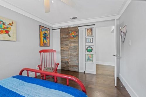 9626 Braeburn Gln, Austin TX 78729-2710 exterior