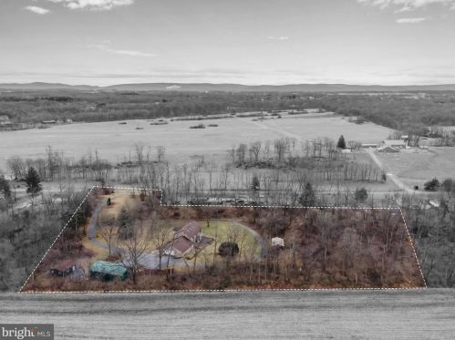 141 Limekiln Rd, Carlisle, PA 17015-9487