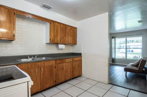 2355 35 St, Saint Petersburg FL  33713-3553 exterior