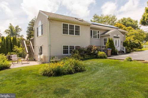 21 Chestnut St, Newtown Square, PA 19073-3301