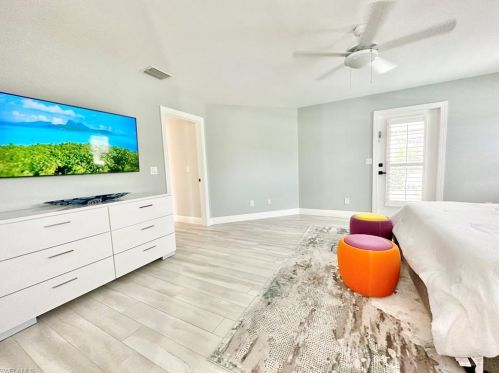 568 95th Ave, Naples FL  34108-2453 exterior