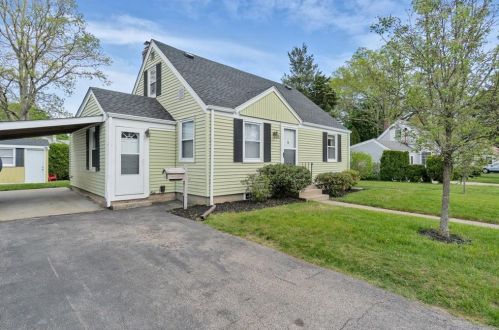 36 Holden St, Warwick, RI 02889-4213
