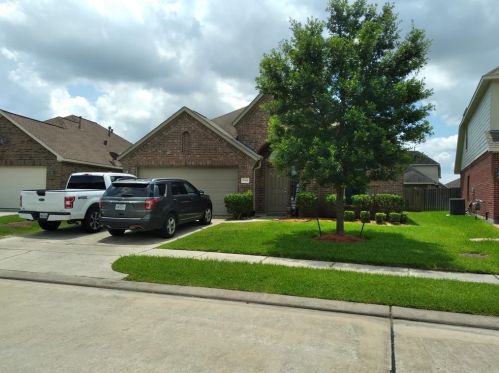 9915 Kendahlwood Ln, Tomball TX  77375-1020 exterior