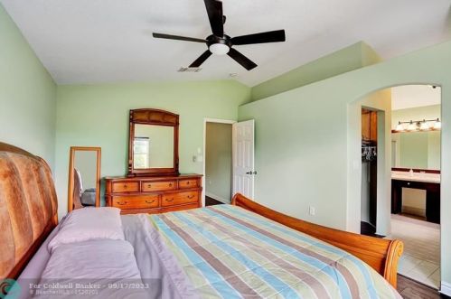 2489 191 Ave, Hollywood FL  33029-4610 exterior