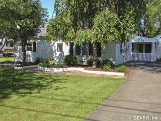128 Iroquois St, Webster, NY 14580-3543