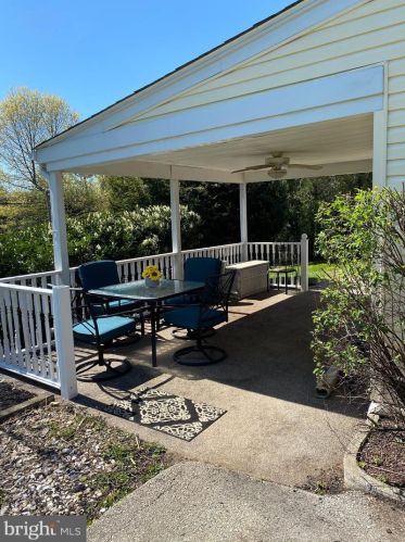 12 Colonial Dr, Norristown PA  19401-1803 exterior