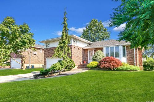 4047 Briarwood Ave, Seaford, NY 11783-1514