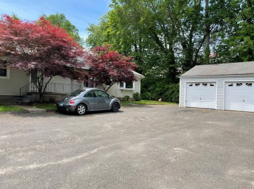 68 Janet Cir, Bridgeport, CT 06606-2669