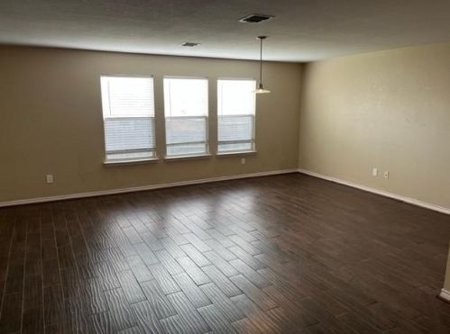 2435 Castle Pines Dr, Burleson TX  76028-7899 exterior