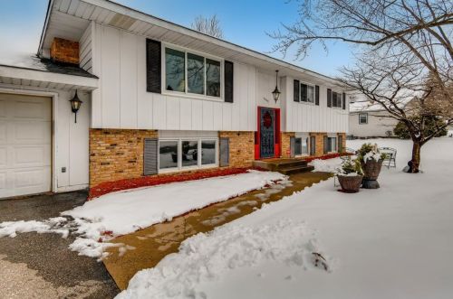 10109 Zenith Rd, Minneapolis, MN 55431-2738