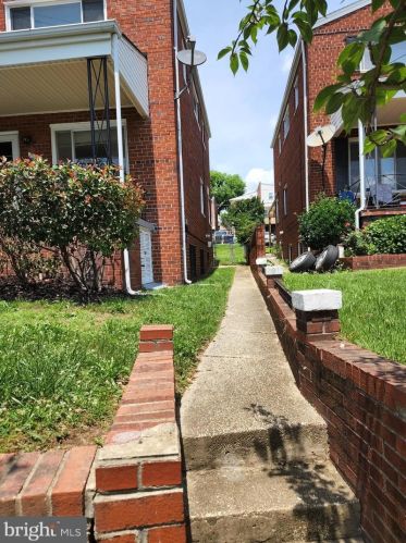 706 Hamilton St, Washington, DC 20011-2675